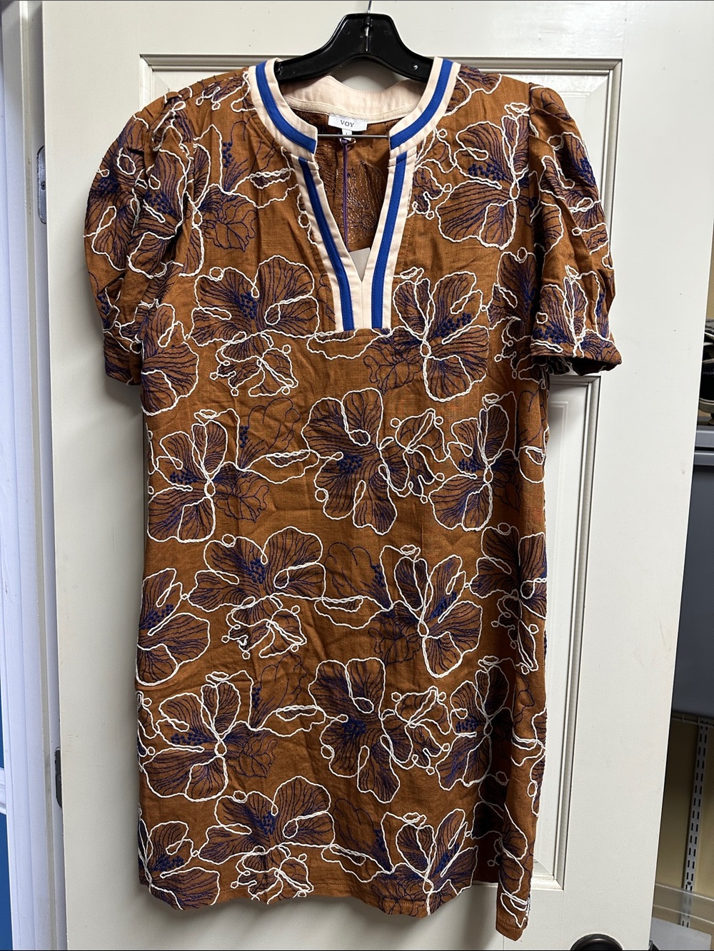 Brown Floral Puff-Sleeve Shift Dress with Contrast V-Neck Trim